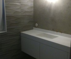 Salle de bain en résine blanche